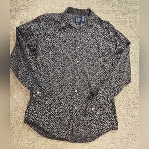 GAP Button Up Men's size small (women's size medium fit)